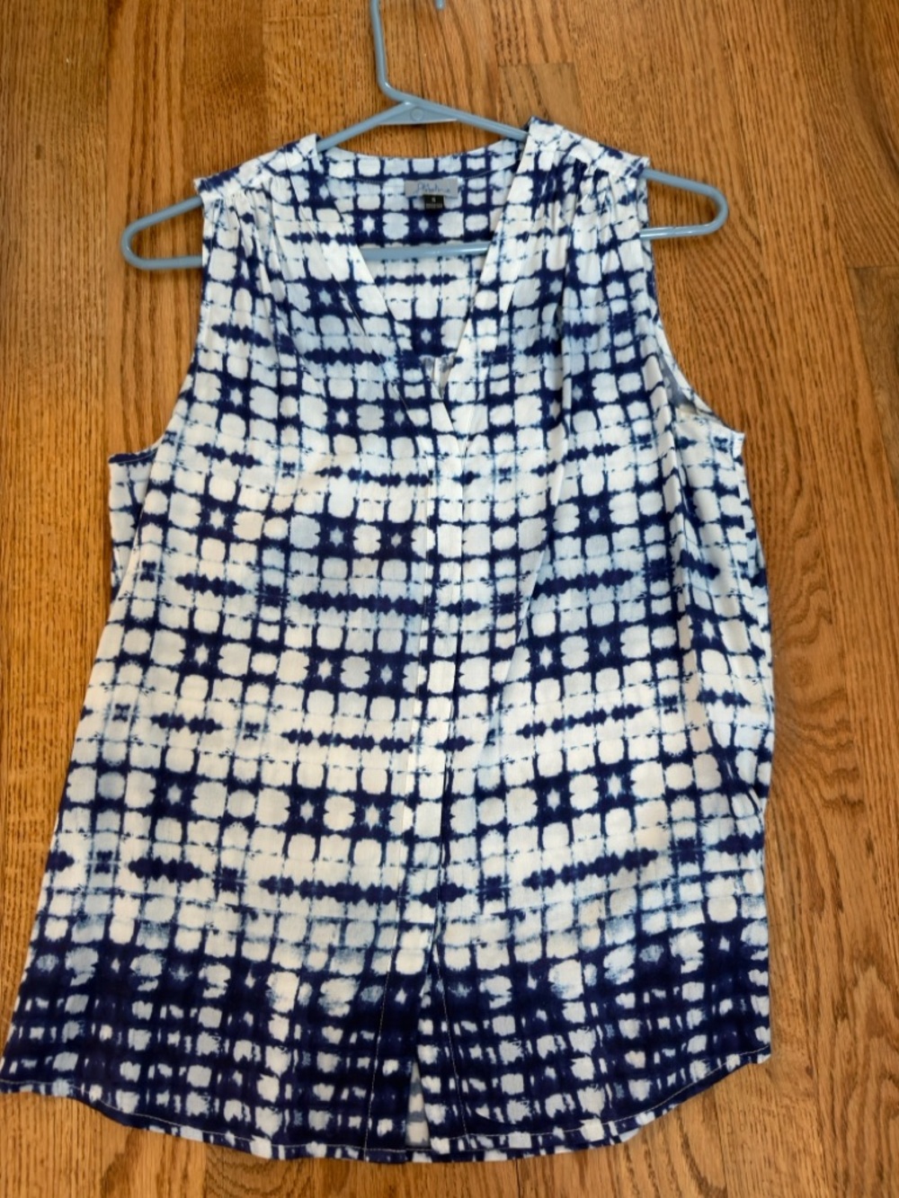 Abbeline Navy and White Tie-Dye Grid V-Neck Sleeveless Camisole